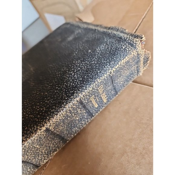 Antique Bible Nelson's Series Presented in 1915 - Picture 12 of 16